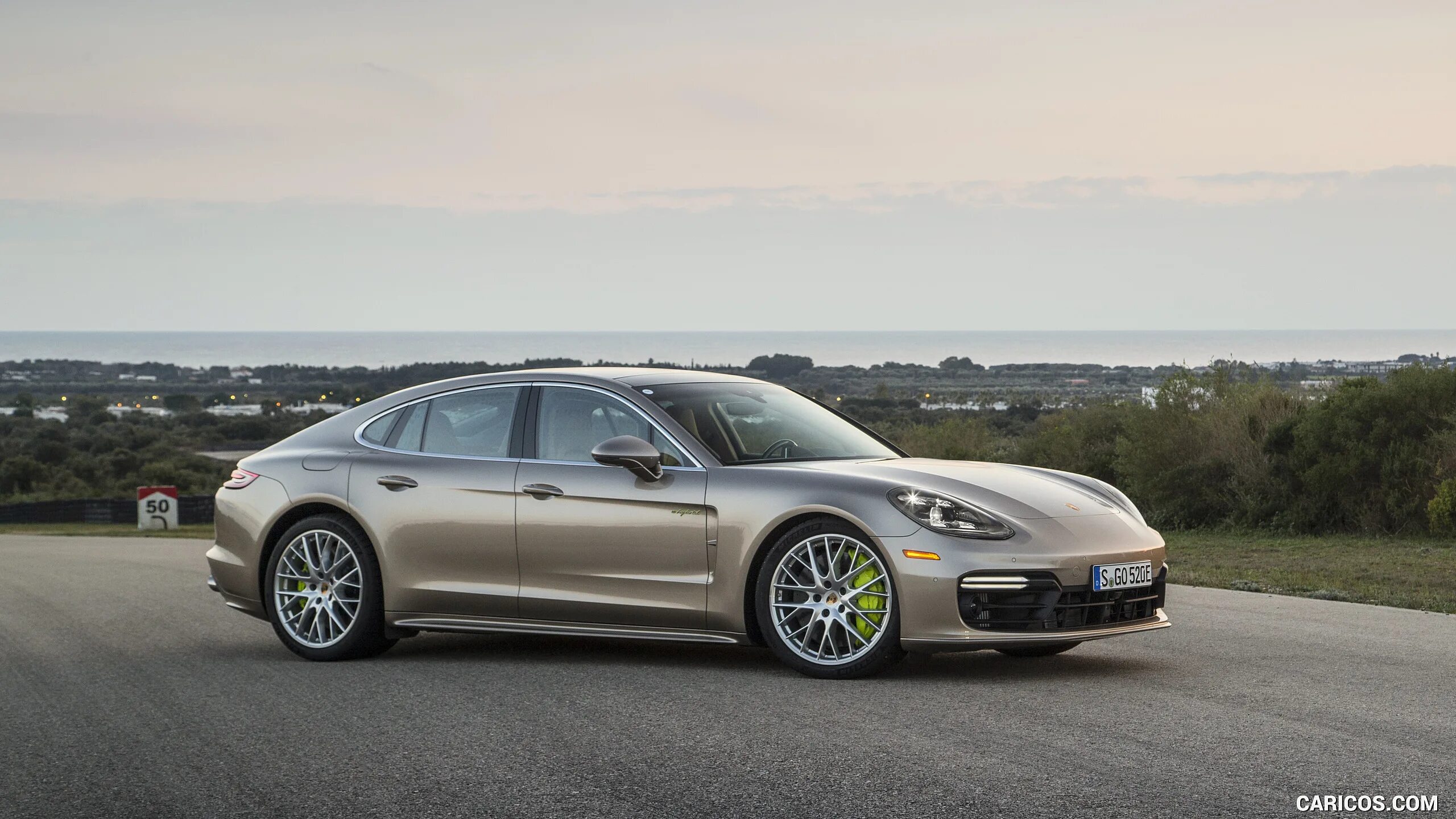 Porsche панамера турбо. Porsche panamera 2020. Гибридный порше. Машина panamera 2017. Порше панамера турбо s 2018.