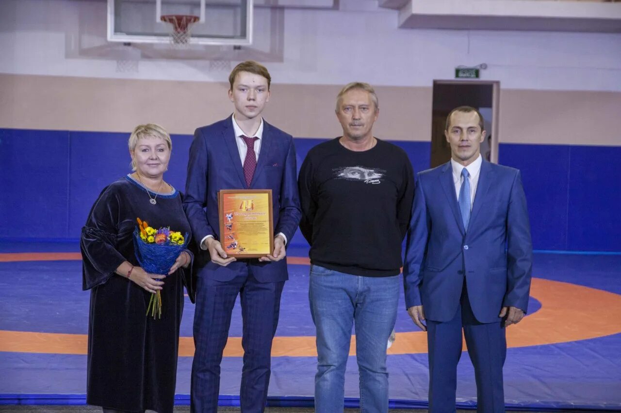 Чамсулвараев борец. Шамсулвараев Магомед Абдулкадырович Саратов. Шамсулвараев Саратов Магомед Абдулкадырович должность. Школа олимпийского резерва по борьбе