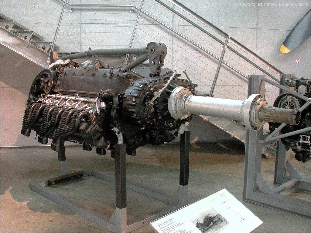Двигатель дб 4. Daimler-benz db 610. двигатель daimler-benz db 610. daimler-benz db 606. db610 he177.
