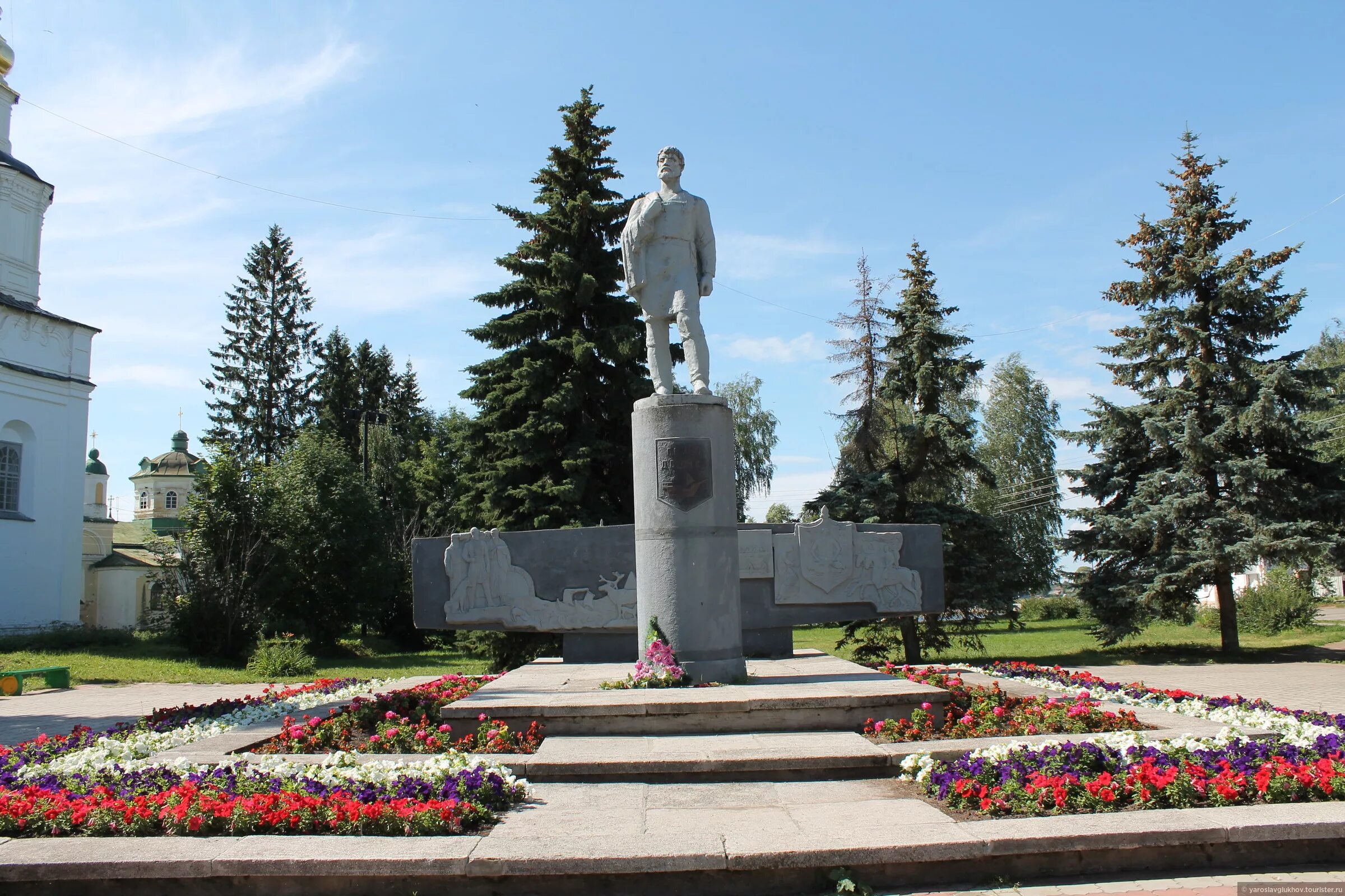 Первооткрыватели сибири 17 века. Семен дежнев первопроходец. Семен дежнев памятник великий устюг. Путешественник семён держнев. Землепроходцы великого устюга.