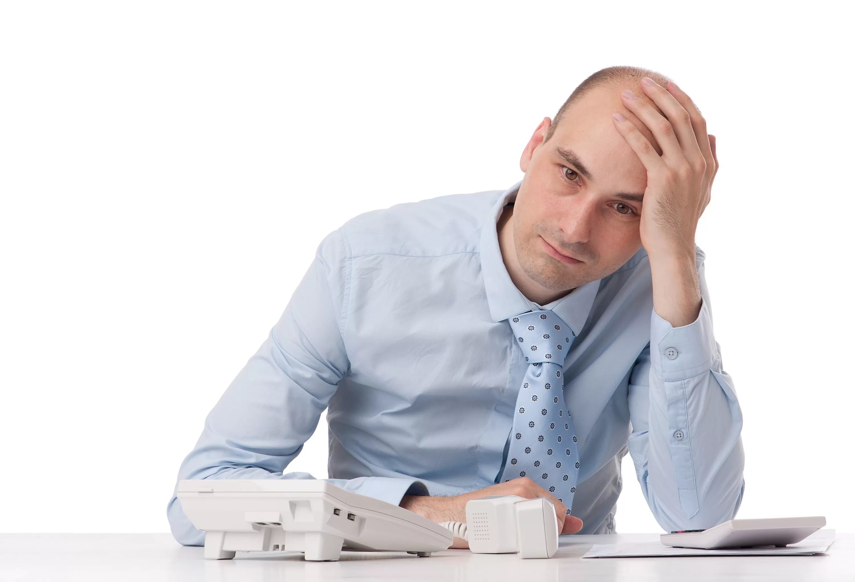 Сидячий образ жизни. Фото людей в светлом офисе. Усталые архитекторы за работой. Обезличенность. Силуэт головы человека саморазвитие.