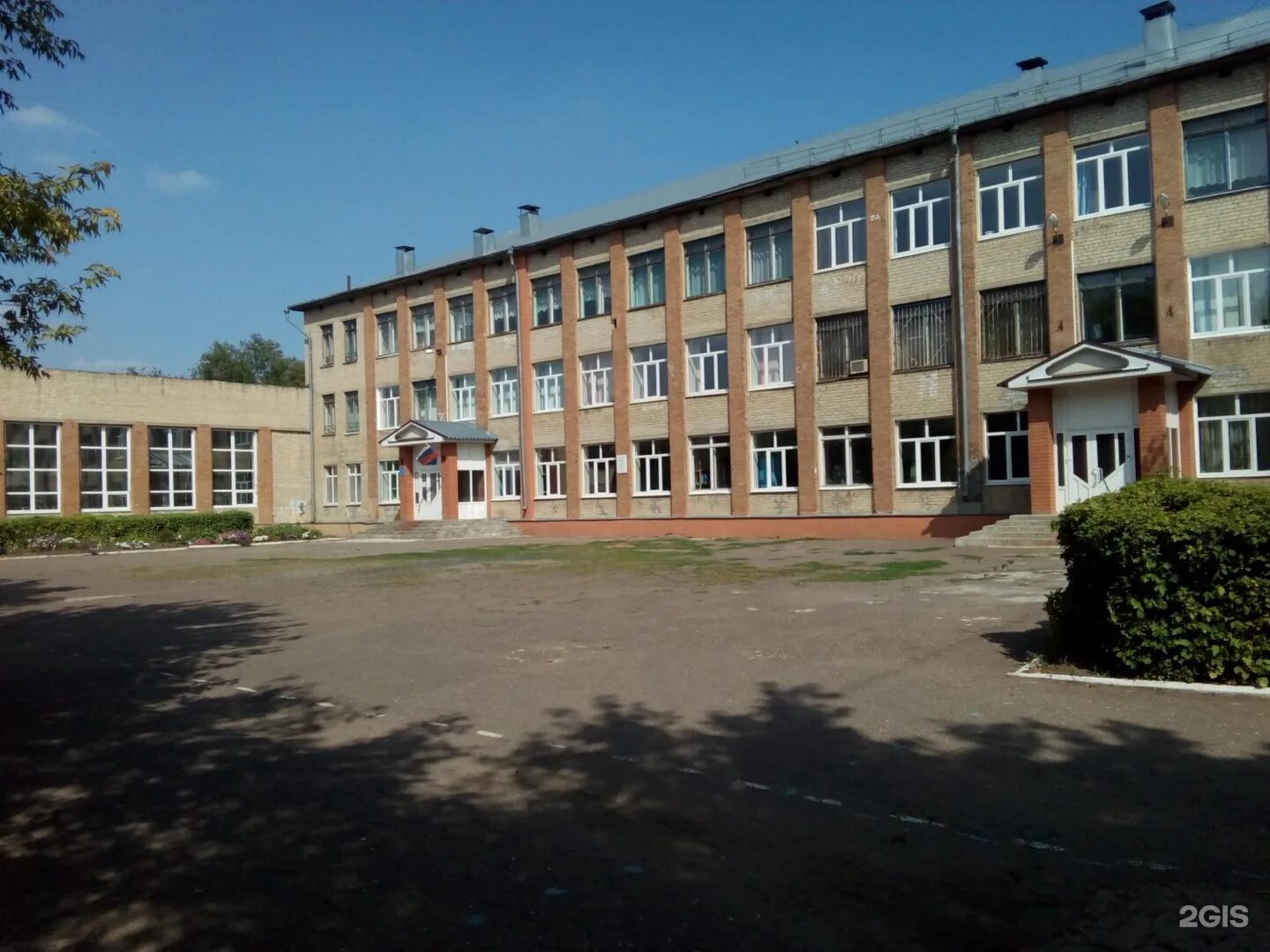 Гимназия 7 оренбург. Гимназия 1 оренбург. Школа номер 2 п новоорск. Саракташ сош 2. Село шарлык школа 2.