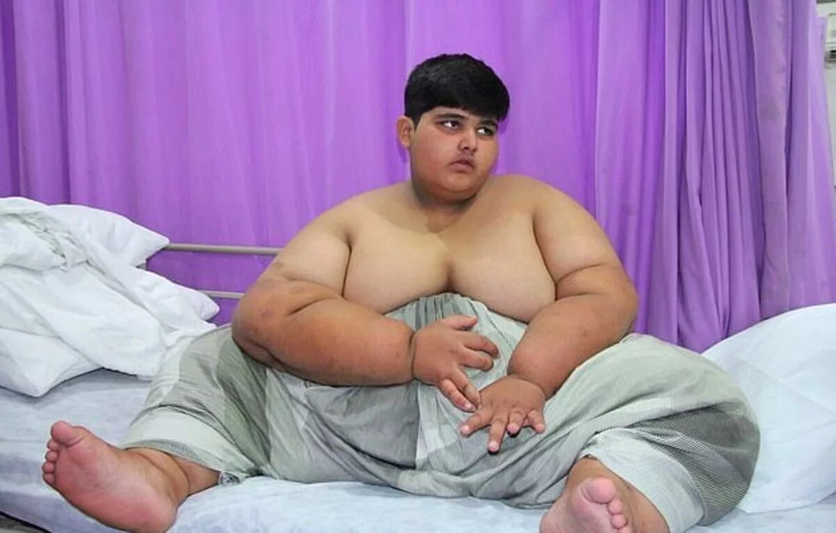 Огромный толстый мальчику