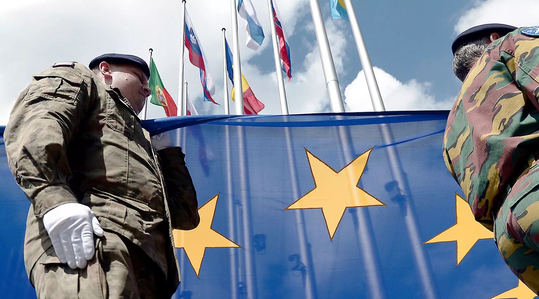 Европейская политика безопасности и обороны. Евросоюз безопасность. Военное сотрудничество Евросоюза и НАТО. Солдаты Евросоюза. Новый военный союз