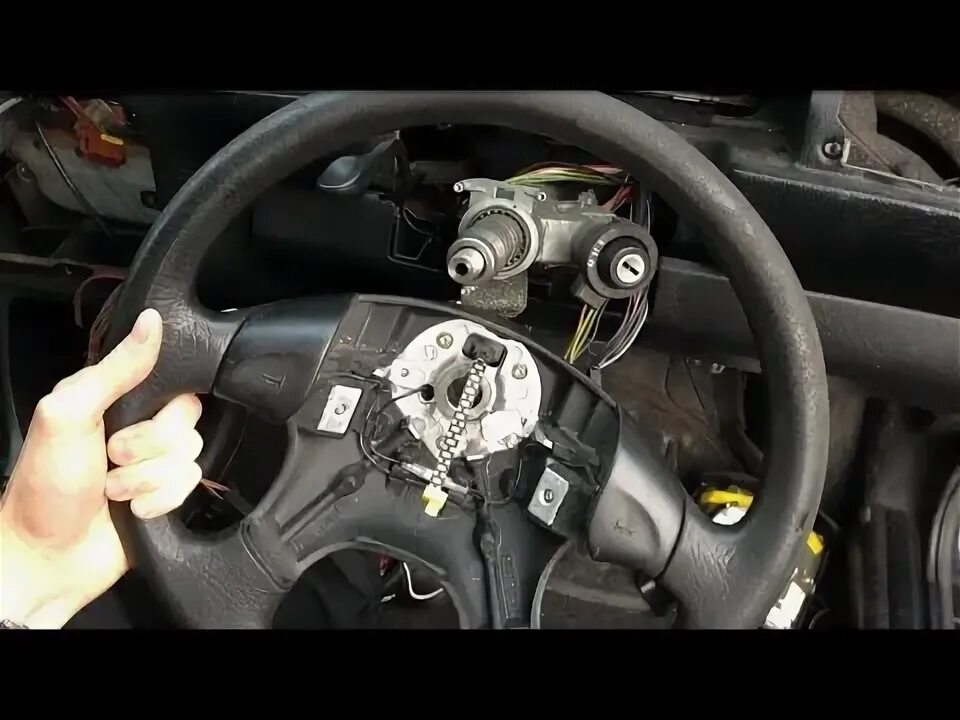 Как снять аэрбег с руля How to remove the steering wheel cushion Vivaro traffic / Как снять подушку руля