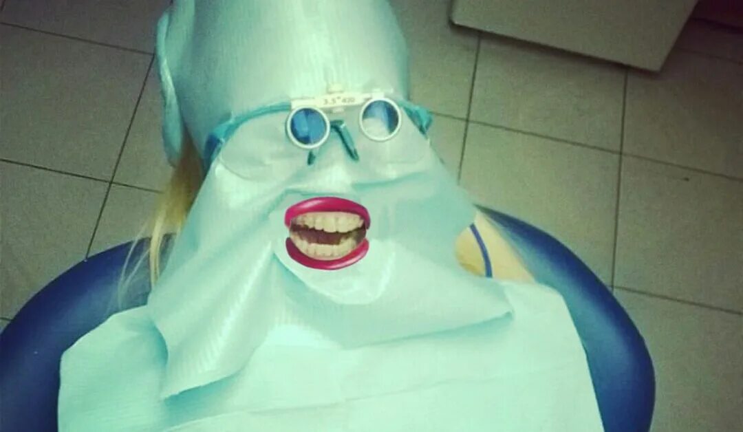 надпись на кружке для стоматолога. I am seeing my dentist. I love my dentist day. с днем стоматолога гиф. кружка стоматолог.