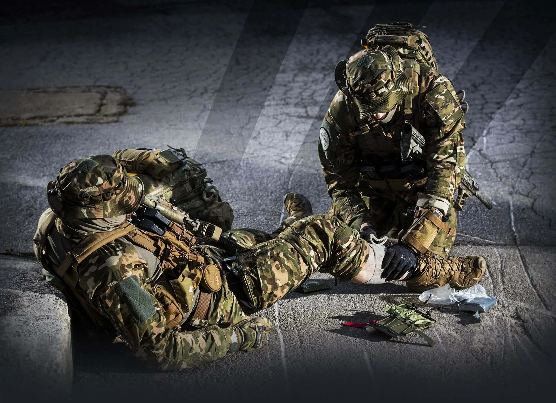 Нашивка боевого медика. Combat medic. Тактическая медицина tccc. Саперв сша. Combat medic logo.