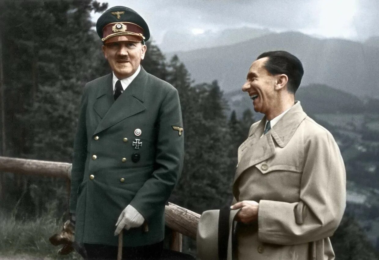 Файл:Hitler 1921.jpg - Википедия