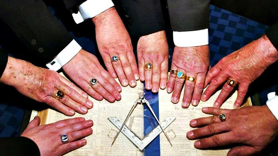 Посвящение в иллюминаты. Секта иллюминатов. Нато иллюминаты. Дэвид гал иллюминат. Посвящение в иллюминаты синяк под глазом.