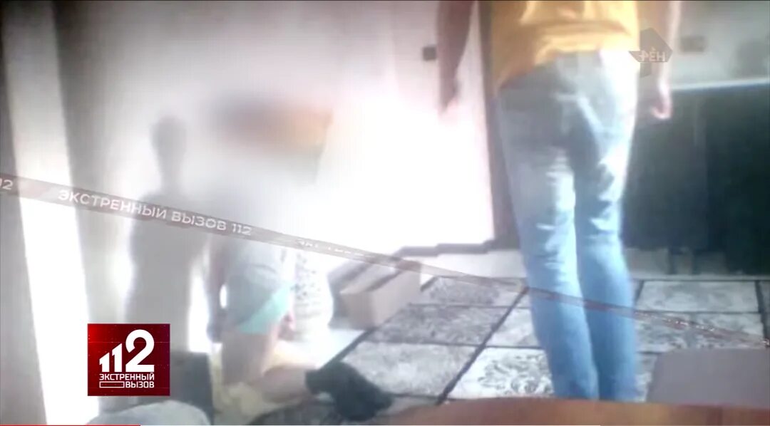 Мемы про неадекватных мамаш. Отец разбил. Стихотворение папа разбил драгоценную вазу. Папа сказал. Мужик сломал руку мальчику на площадке.