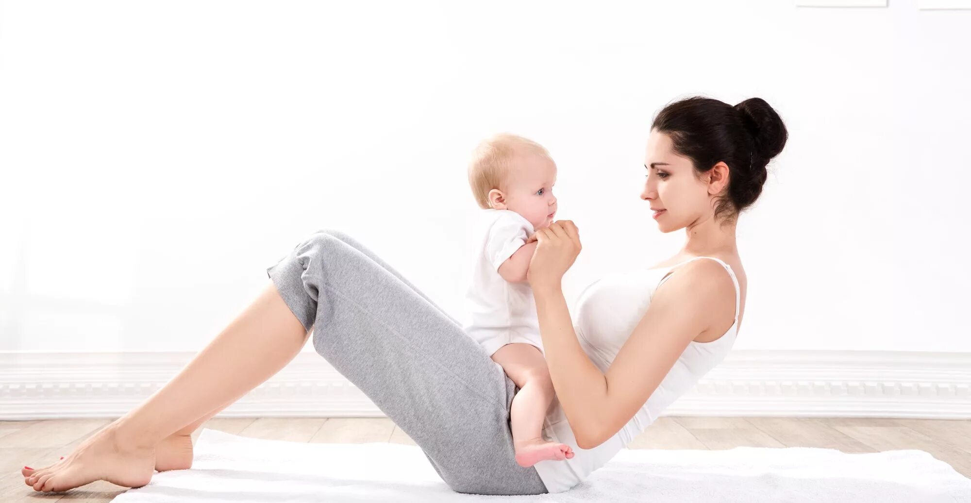 Похудение после родов при грудном. Вес после родов. Похудение после родов. Похудение после родов фото. Стройная мама с малышом.