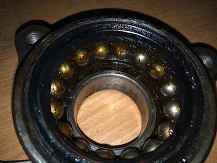 Смазка подшипников передней ступицы
