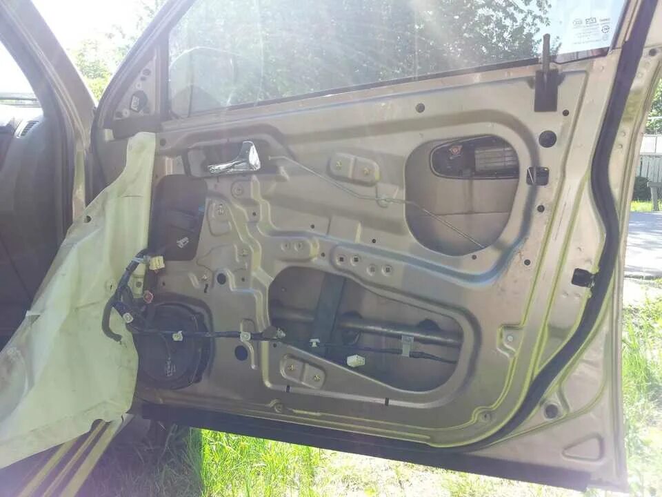 Замена двери шевроле лачетти. Дверь внутри авео т250. технологические отверстия передней двери шевроле лачетти. дверь внутри шевроле лачетти хэтчбек. дверь лачетти седан.