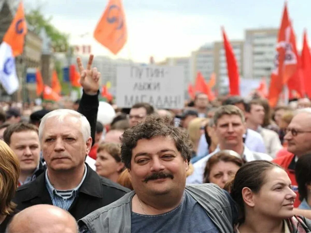 Представитель оппозиции. Либеральный митинг. Митинг либералов. Российские белоленточники. Митинги либералов Россия.