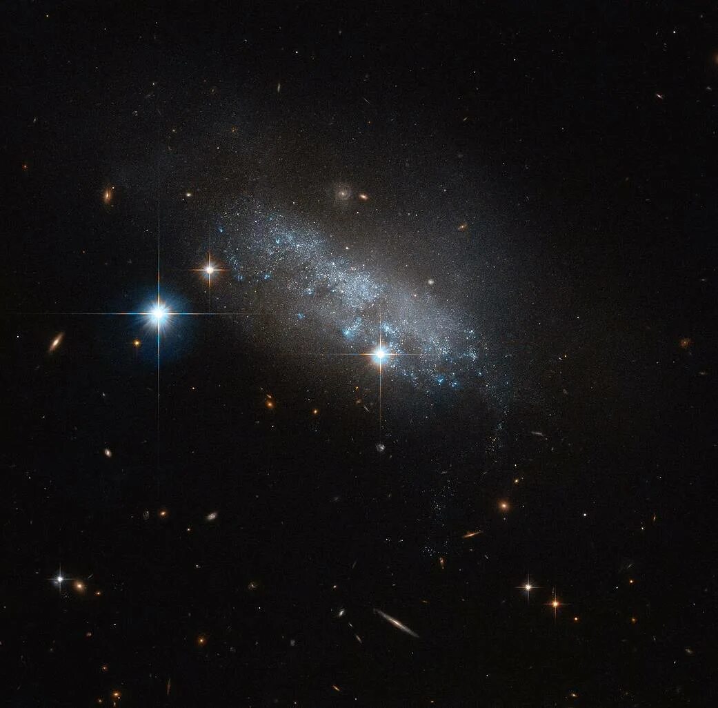 Галактика NGC 4214. Неправильная Галактика ic 3583. Неправильные Галактики NGC 1313. Карликовая Галактика ic1613.