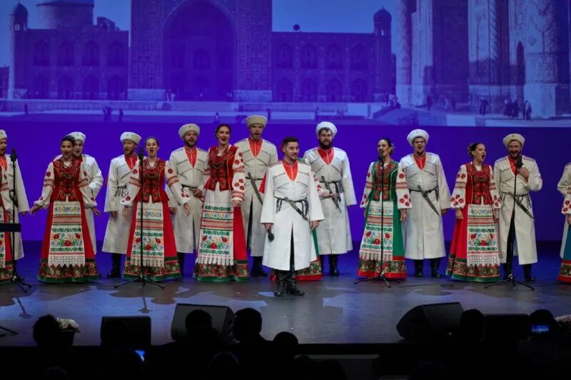 кубанский казачий хор солистка осипова. подгорный александр вячеславович кубанский казачий хор. казачий хор в дмитрове 4 ноября. кубанский казачий хор на свадьбе. кубанский казачий хор на свадьбе.
