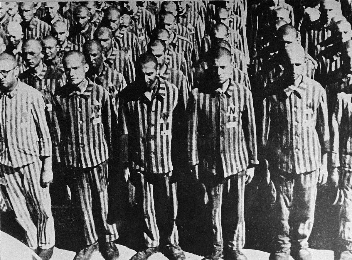Концентрационный лагерь аушвиц дети. Узники освенцима…. 11 апреля освобождения узников фашистских концлагерей. Освобождение лагеря дахатулс. Концентрационный лагерь аушвиц-биркенау освенцим польша.