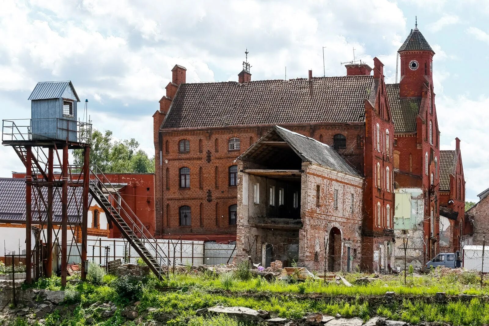 Замок Тапиау в Гвардейске. Тапиау замок Калининград. Реконструкция замка Тапиау. Башня Тапиау Гвардейск. Купить замок в калининграде