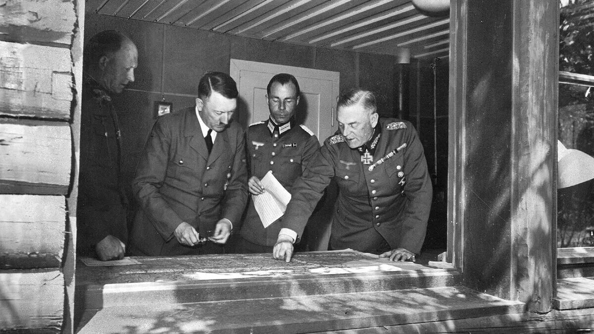 Нападение гитлера. Hitler Adolf 1940.