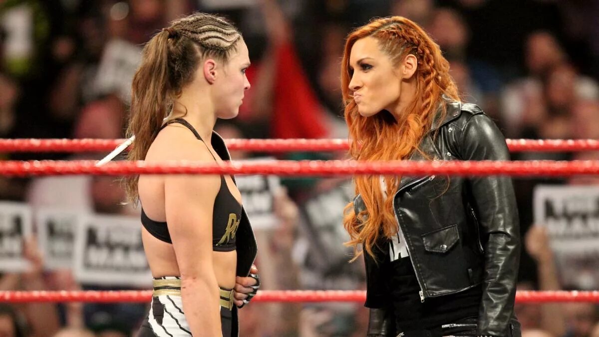 Бекки Линч WWE. Бекки Линч WWE 2022. Ронда Роузи реслинг 2022. Ronda Rousey vs. Becky Lynch -. На обоих девушках были