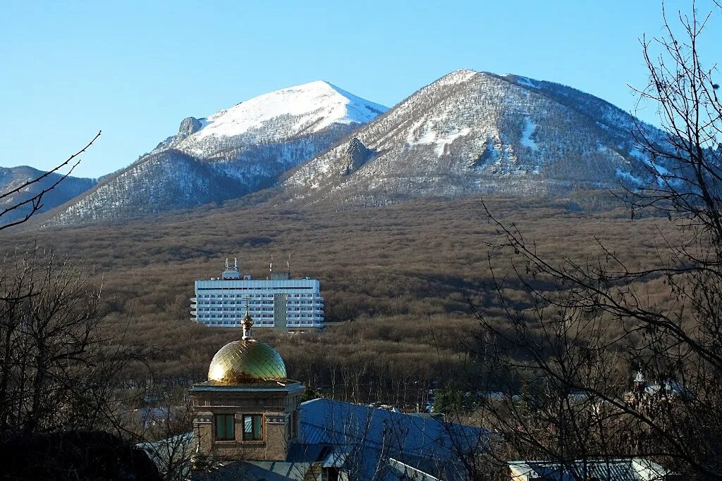 России г железноводск. Гора железная Железноводск зимой. Железноводск горы март. Город Железноводск Ставропольского края.