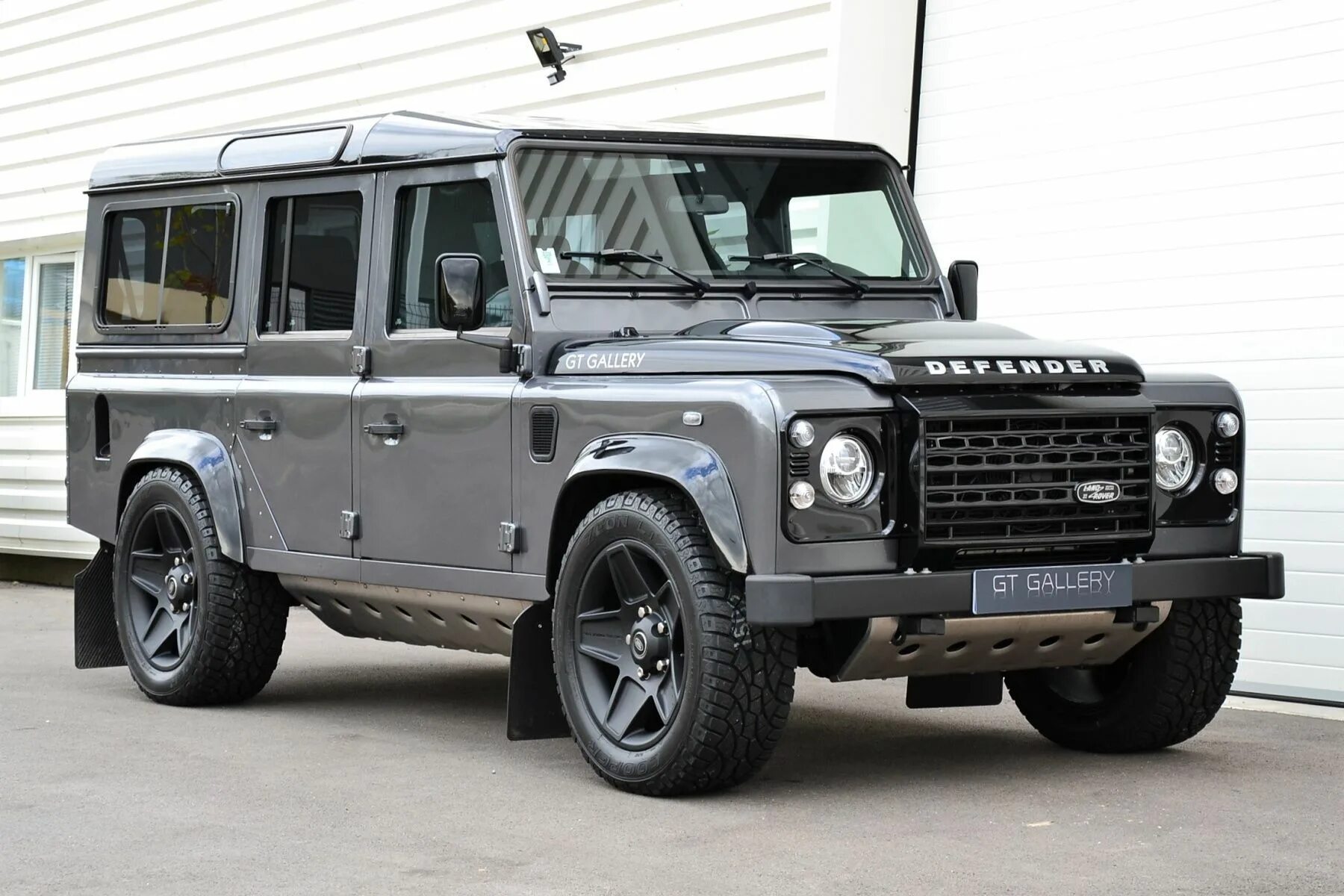 Дефендер 110. Defender 110 2016. Land Rover Defender 110 2016 года. Ленд Ровер Дефендер Kahn.