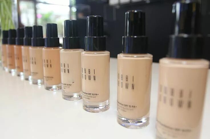 Brown foundation. Bobby Brown тональный крем Skin Foundation. Bobby Brown тональный крем Skin Foundation spf15. Bobbi Brown Skin Foundation SPF 15 оттенки. Тональный крем Bobbi Brown w 098.