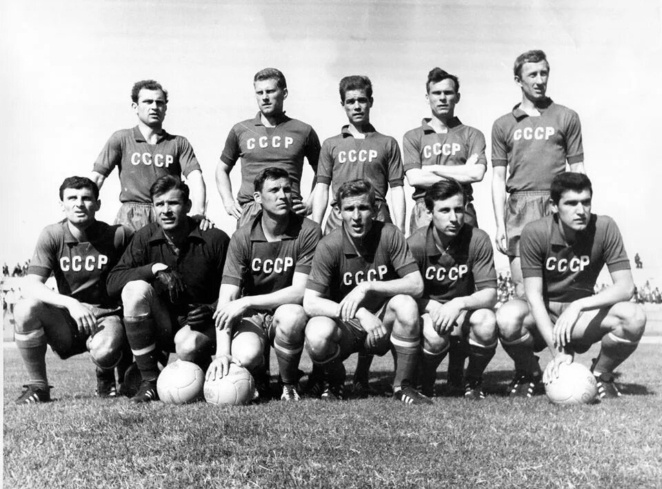 Сборная ссср 1982. Футбол ссср. Сборная ссср по футболу 1960 г. Советские футбольные. Советские футбольные.