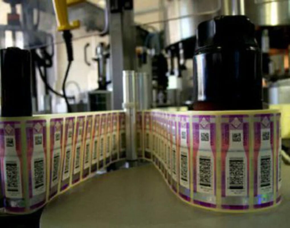 Повысить акцизы. Стикеровка алкогольной продукции. акциза. акцизы фото.