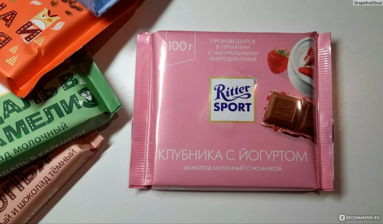 Риттер спорт с алкоголем. Риттер спорт гана. Шоколад озера с клубникой.