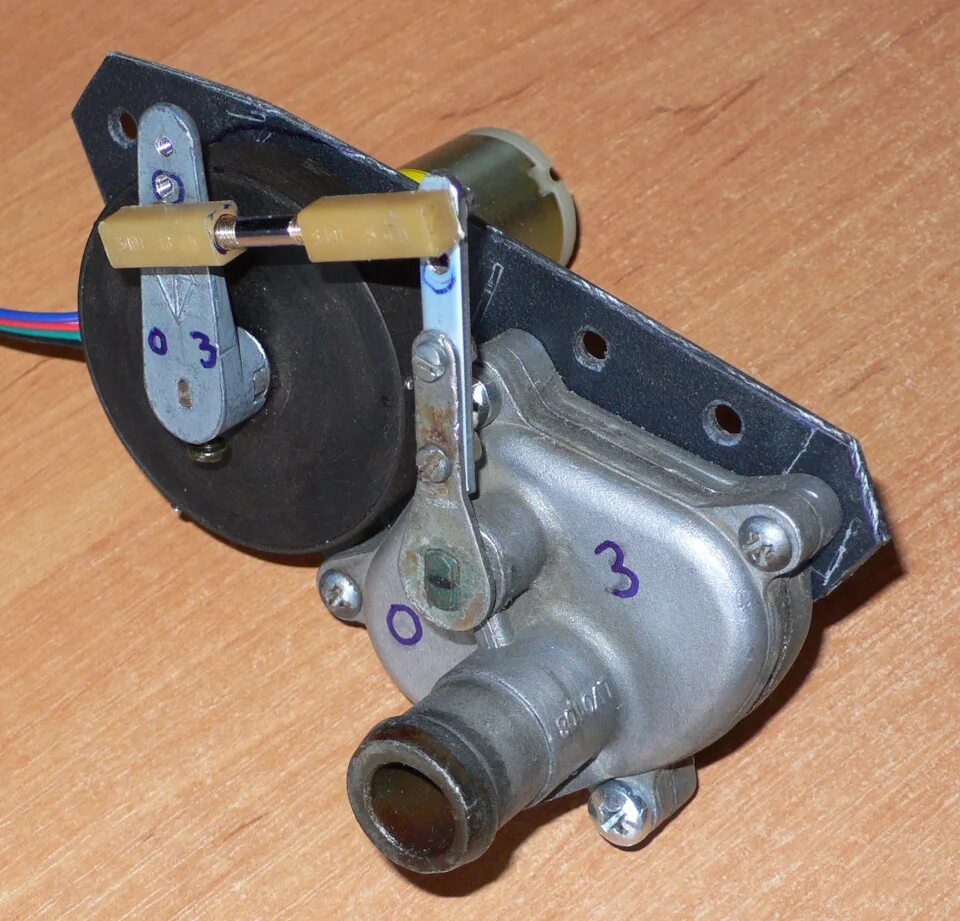 На кране отопителя ваз 2110 электропривод. Кран печки ваз 2110. Кран отопителя ваз 2115. Краник печки ваз 2108. Кран печки ваз 2110.