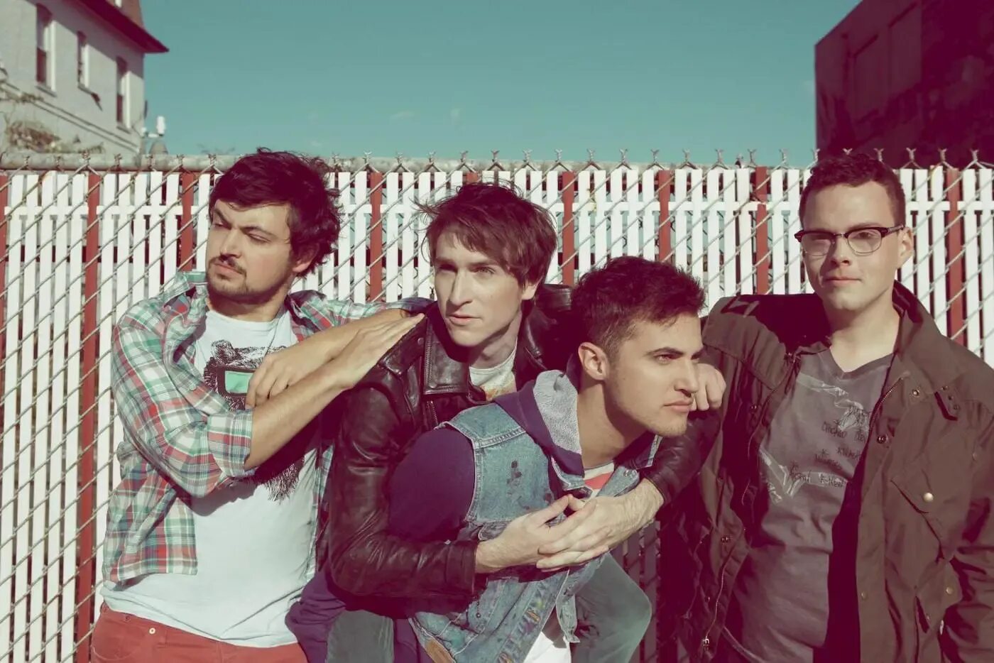 Walk the moon shut up and. Группа walk the Moon. Моон группа. Инди рок. Walking on the Moon группа.