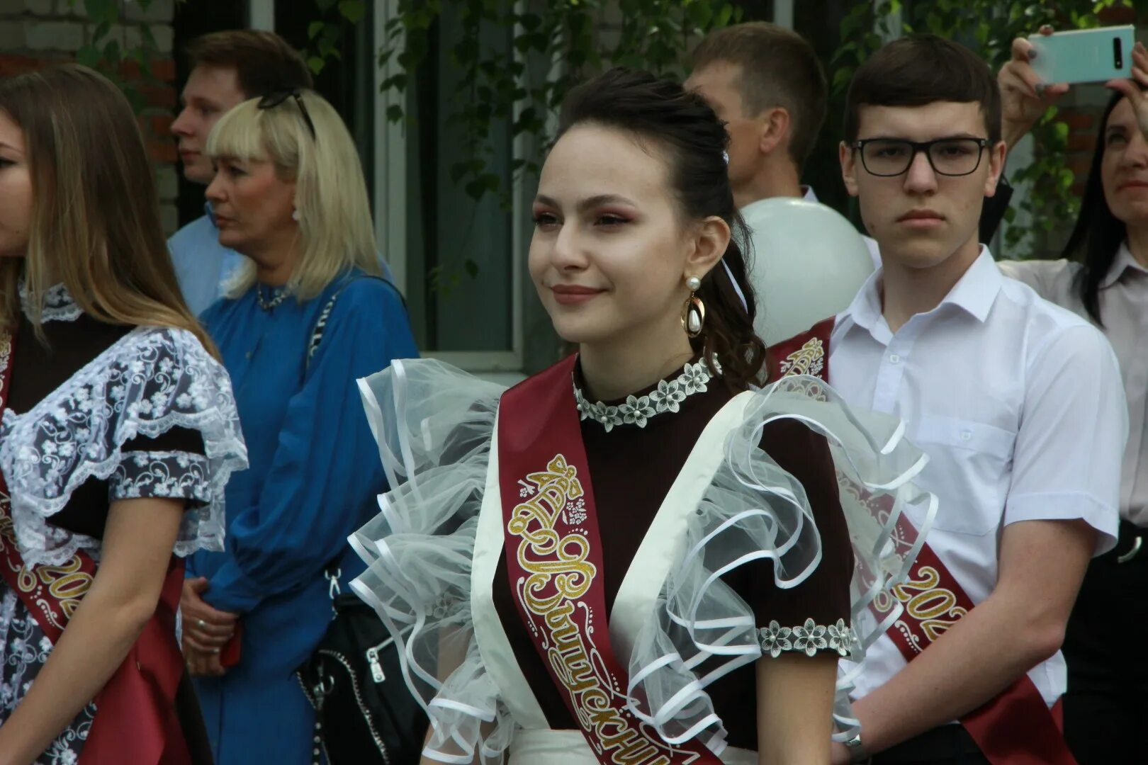 Девятиклассники и одиннадцатиклассники. Гимназия 1 Балашов. Гимназия 1 Балашов "2018". Балашов гимназия 2023 выпуск. Выпускники гимназии Салахова Сургут.