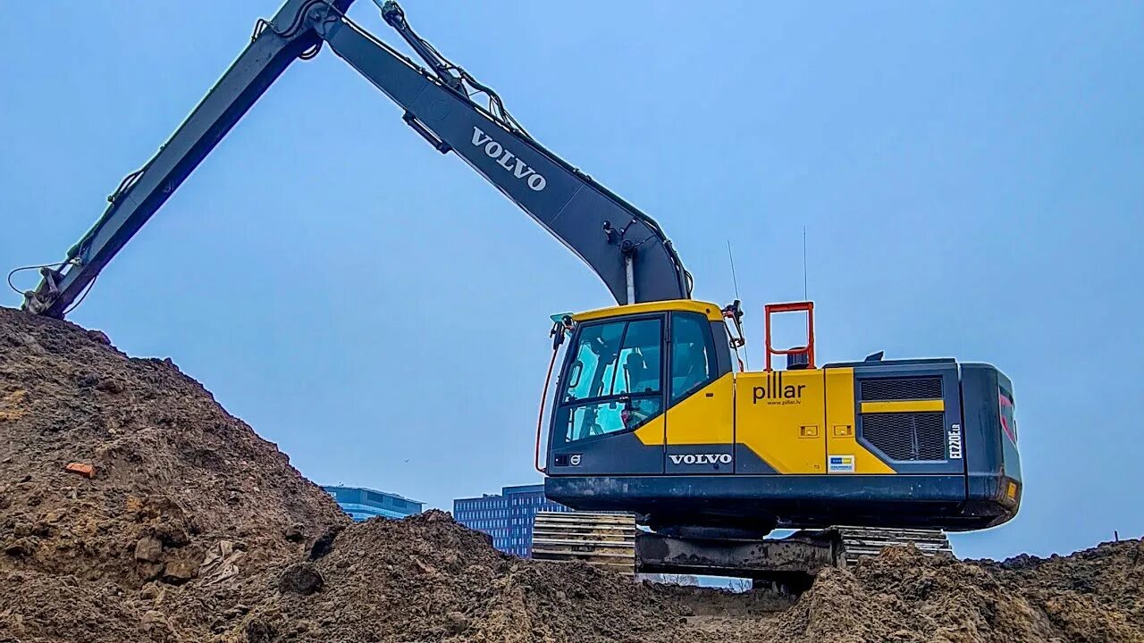 Экскаватор из абс пластика. Катерпиллер 320 колесный экскаватор. John deere 470g lc калёсныекскаватори. Екискиватир. Другого экскаватора.
