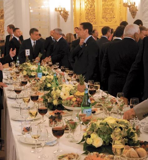 Президентское мероприятие. Банкет в Кремле. Банкет депутатов. Накрытый стол в Кремле. Праздничный стол в Кремле.