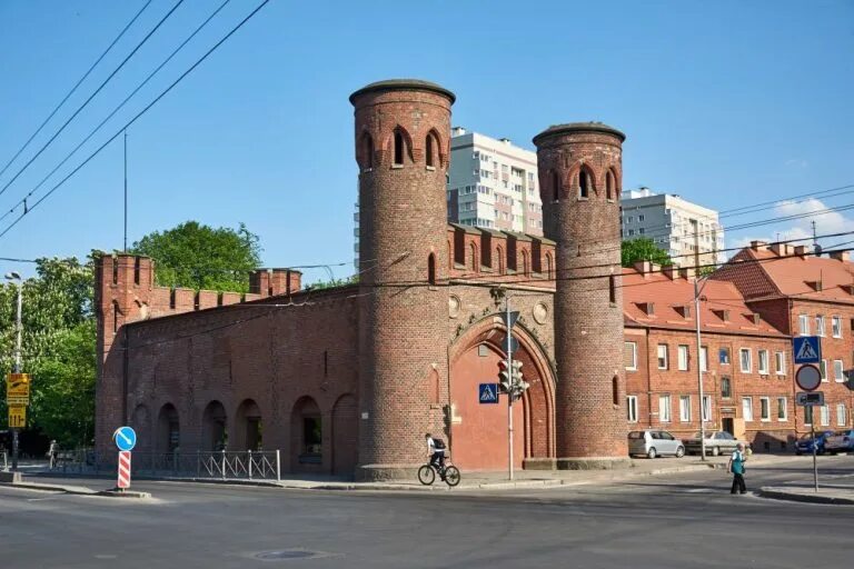 Достопримечательности калининграда и калининградской. Закхаймские ворота кёнигсберг. закхаймские ворота достопримечательности калининграда. ворота калининграда кенигсберга. бранденбургские ворота калининград.
