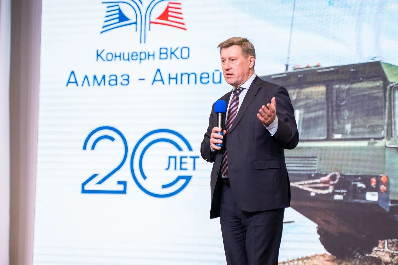 Концерн вко алмаз-антей верейская 41. Алмаз антей сотрудники. Концерн алмаз антей эмблема. Алмаз антей сотрудники. Сотрудник алмаз антей.