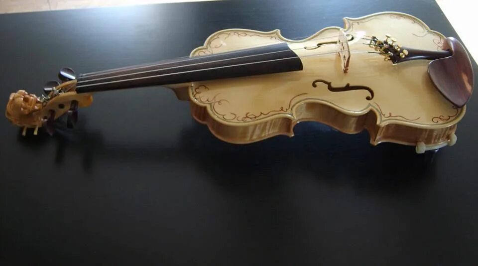 Виола музыкальный инструмент 19 век. Барочная скрипка Барокко. Скрипка 17 века. Скрипка 18 века. В каком веке скрипка