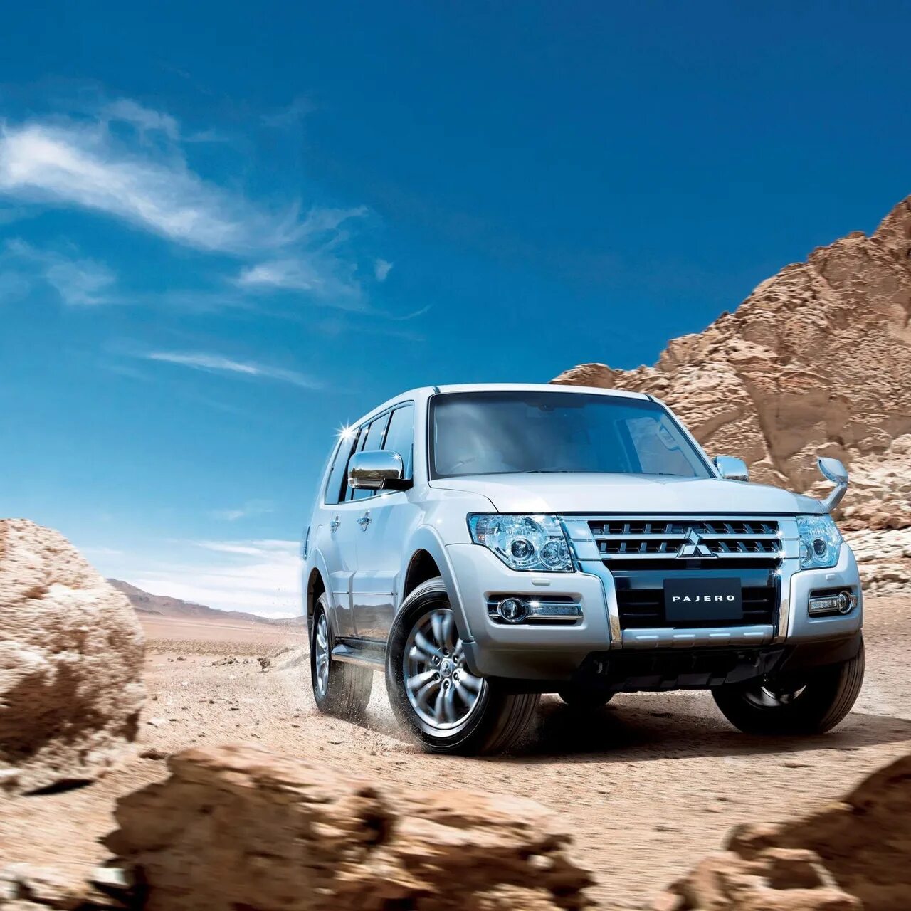 Mitsubishi pajero 2015. Митсубиси Паджеро 1600. Мицубиси джип 2015.