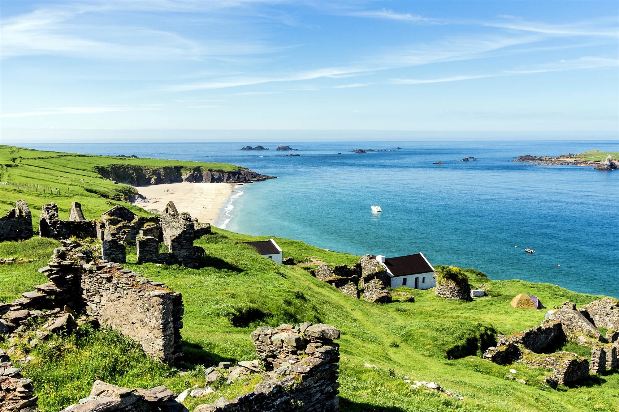 Ireland area. Графство Керри Ирландия. Остров бласкет Ирландия. Остров иннисфана Ирландия. Замок Дунагор Ирландия.