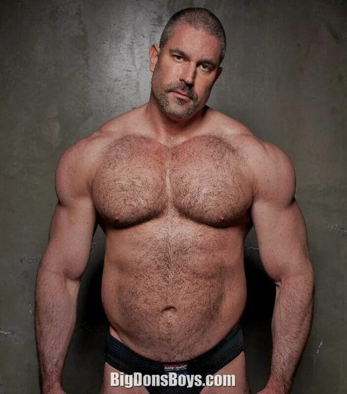 Big daddy cock. Большие парни. Крупный мужчина. Крупные мужчины медведи. Огромный мужчина.