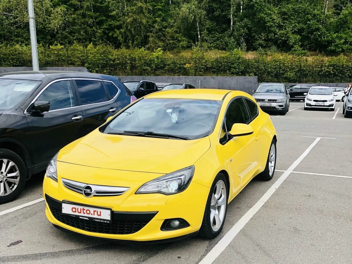 Купить б/у Opel Astra J Рестайлинг GTC 1.4 AT (140 л.с.) бензин автомат в Москве