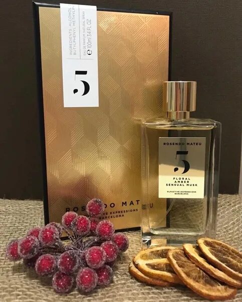 Rosendo mateu 5 floral amber sensual musk. Rosendo 5. Rosendo Mateu 5 Парфюм. Rosendo Mateu 5 Парфюм оригинальные. Духи Rosendo Mateu 4.