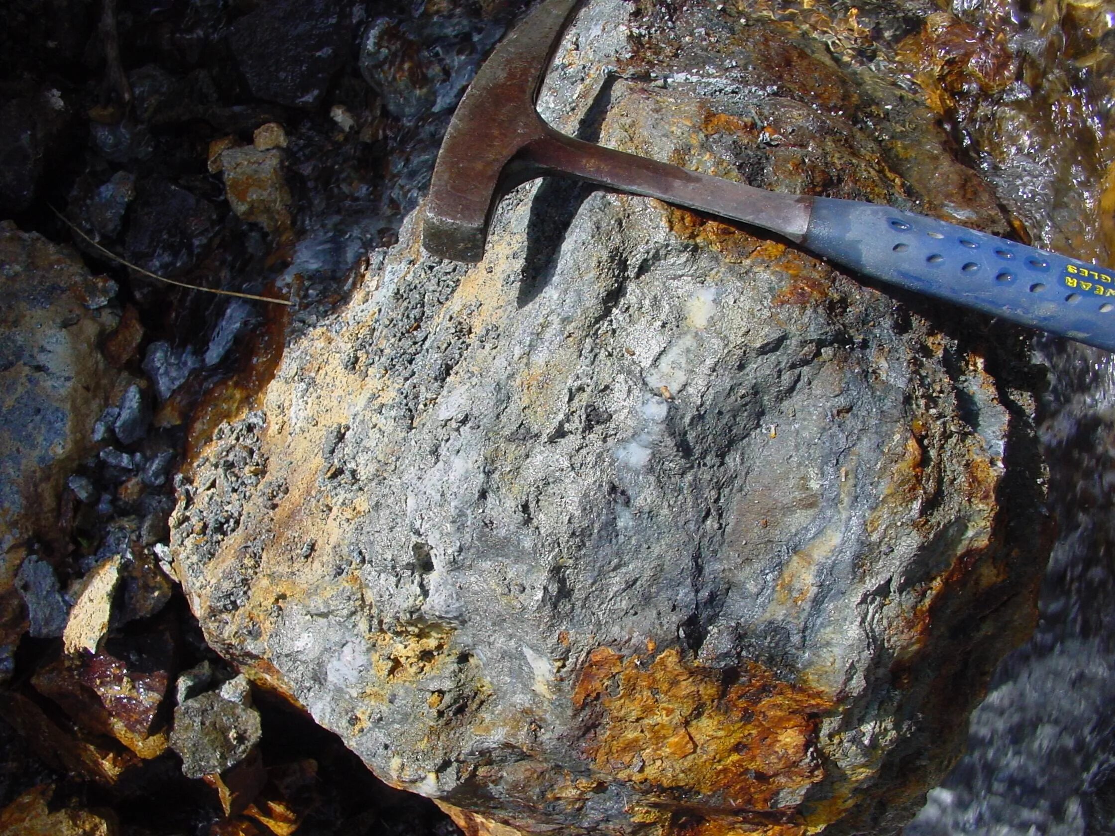 рудой геолог. рудой геолог. опробование руды. оао «березовский рудник». полиметаллические руды месторождения.