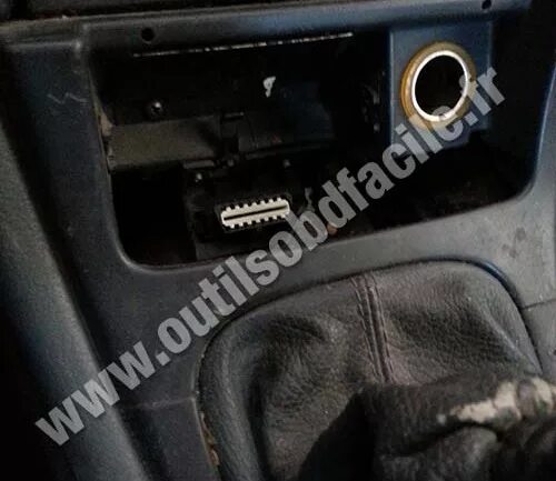 Лагуна 1 где находится. Диагностический разъём renault laguna 3. рено лагуна 2 обд разъем. диагностический разъём рено лагуна 2. renault laguna 1 разъем диагностики.