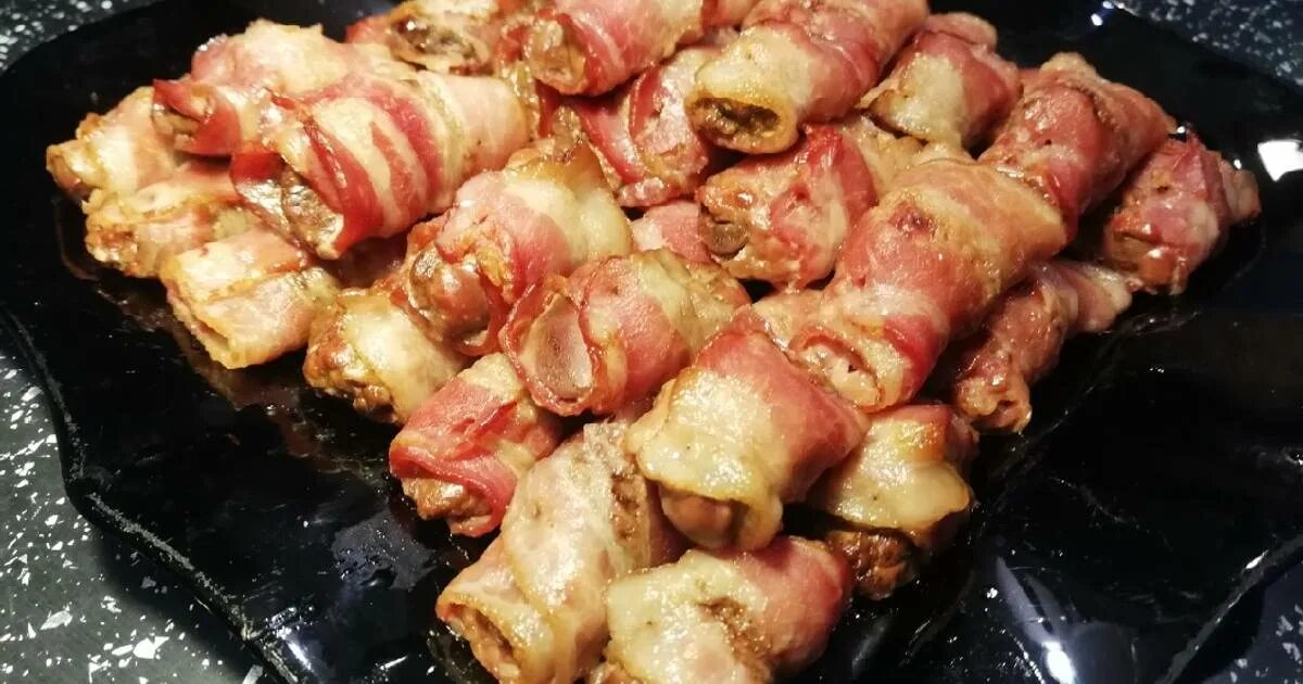 Шашлык из печени в беконе. Куриные сердечки в беконе. куриные сердечки в беконе в духовке. печенка в беконе. сердечки в беконе в духовке.