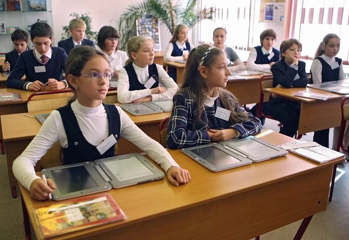 Урок 06. Школьники в классе. Класс с учениками. Урок в школе. Уроки в школе 5 класс.