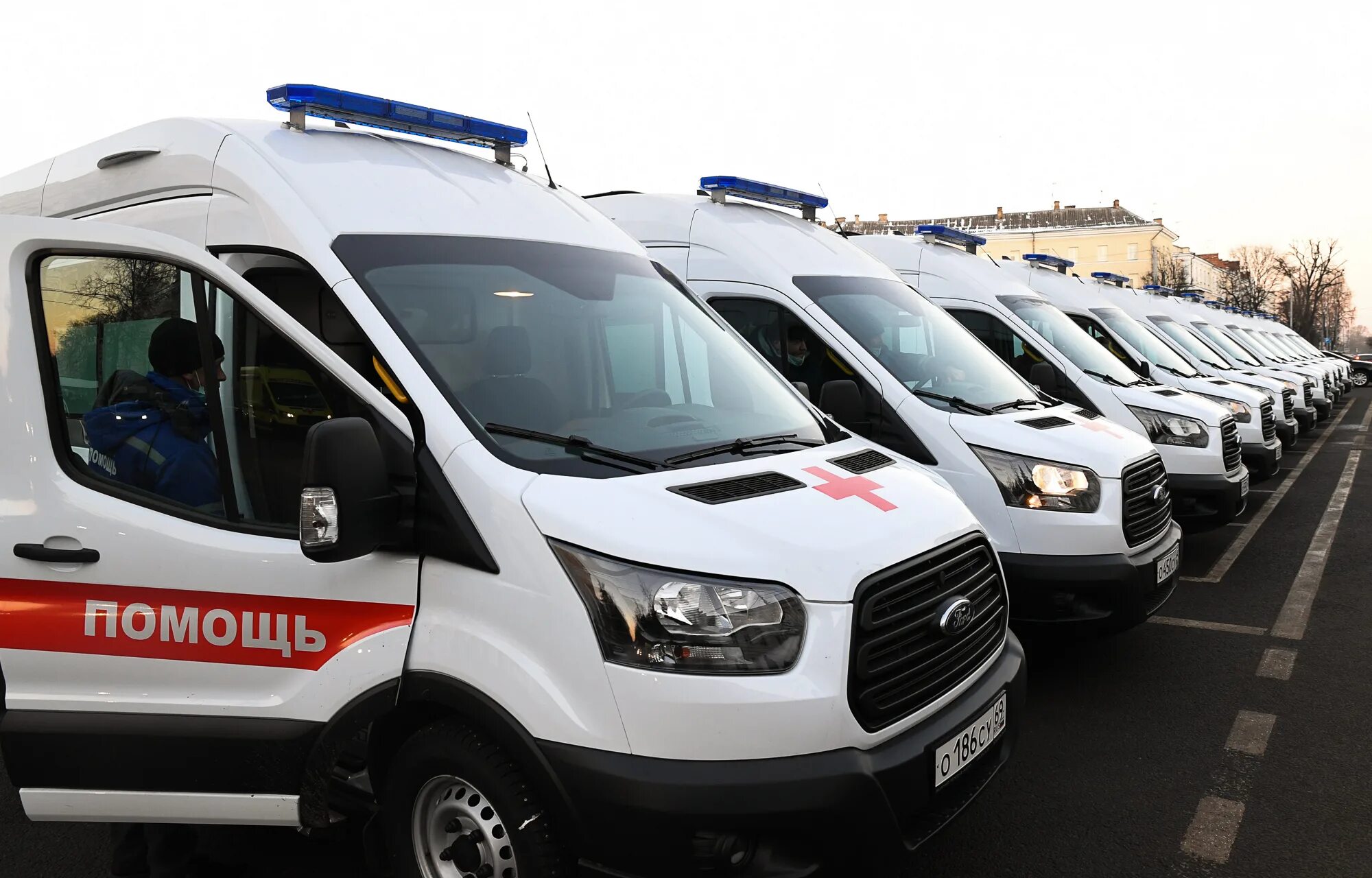 Машина скорой помощи тверь. Машина скорой помощи. Скорая. Скорая тверская область. Машины скорой помощи россии.