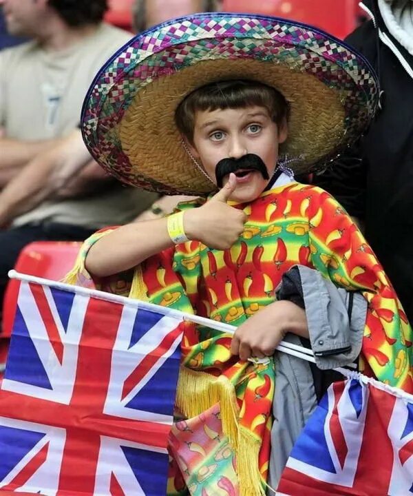 Испанский язык смешные слова. Испания люди. Счастливые испанцы. Болельщики испании. Испанец смешно.