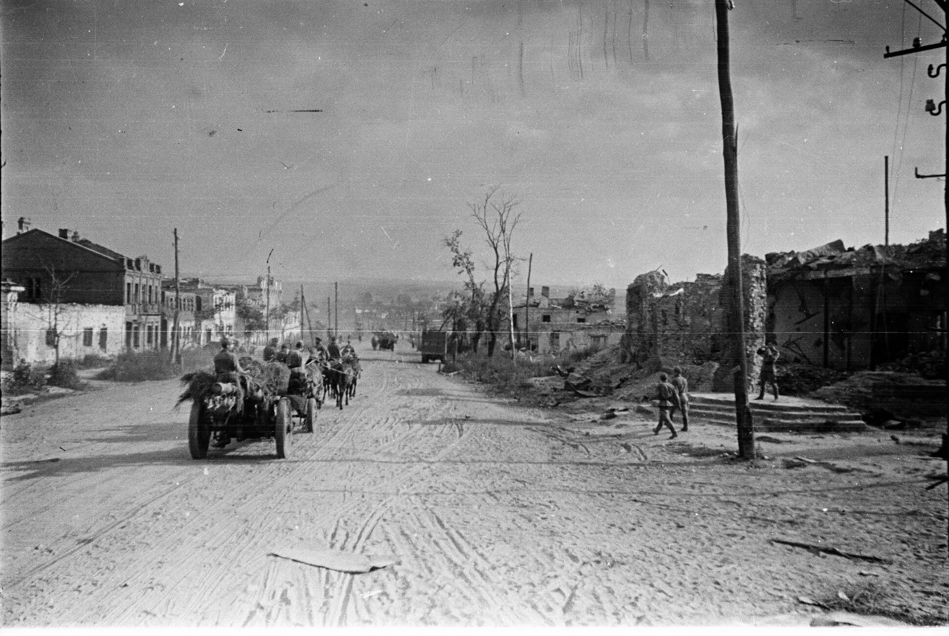 5 августа 1943 года белгород. Белгород 1941-1943. Освобождение Белгорода 1943. Освобожденный Белгород 1943. Белгород освобождение Великой Отечественной войны.